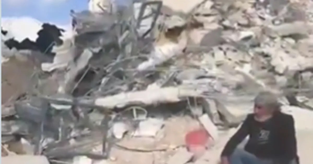 قوات إسرائيلية تهدم بناية من 7 شقق شمال القدس في فلسطين
