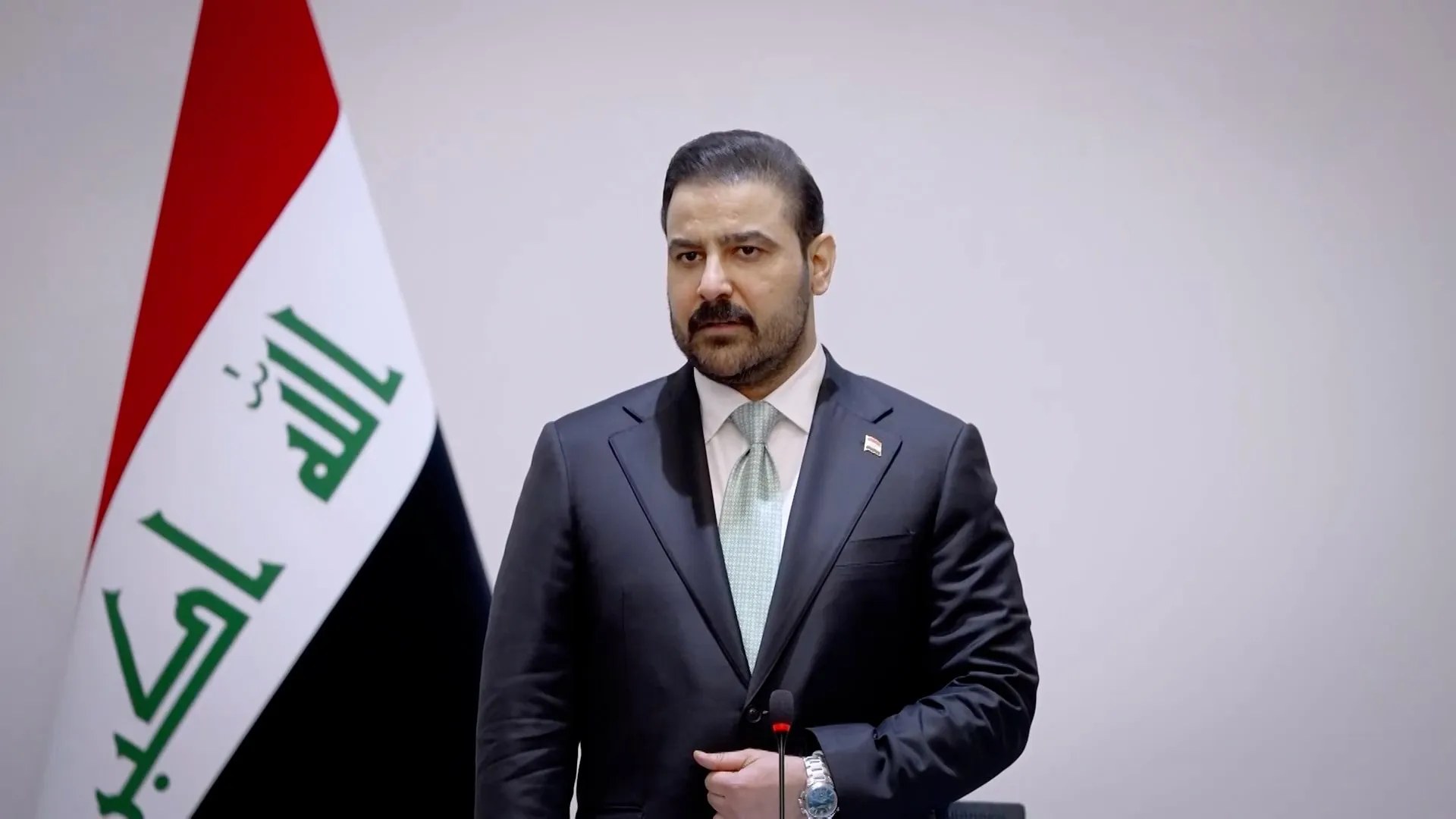 جدل في العراق بعد رصد أخطاء خلال أداء مسؤولين «قسم الشرف»