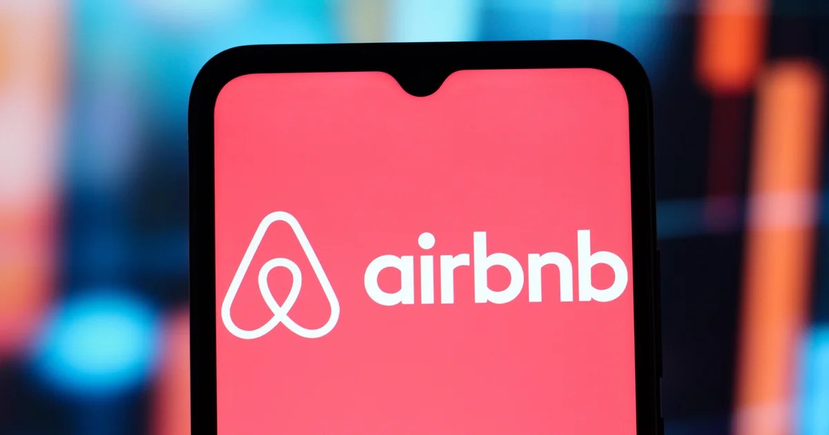 Airbnb تمنع المضيفين من مطالبة الضيوف بنزع أغطية الأسرّة وتشغيل الغسالة