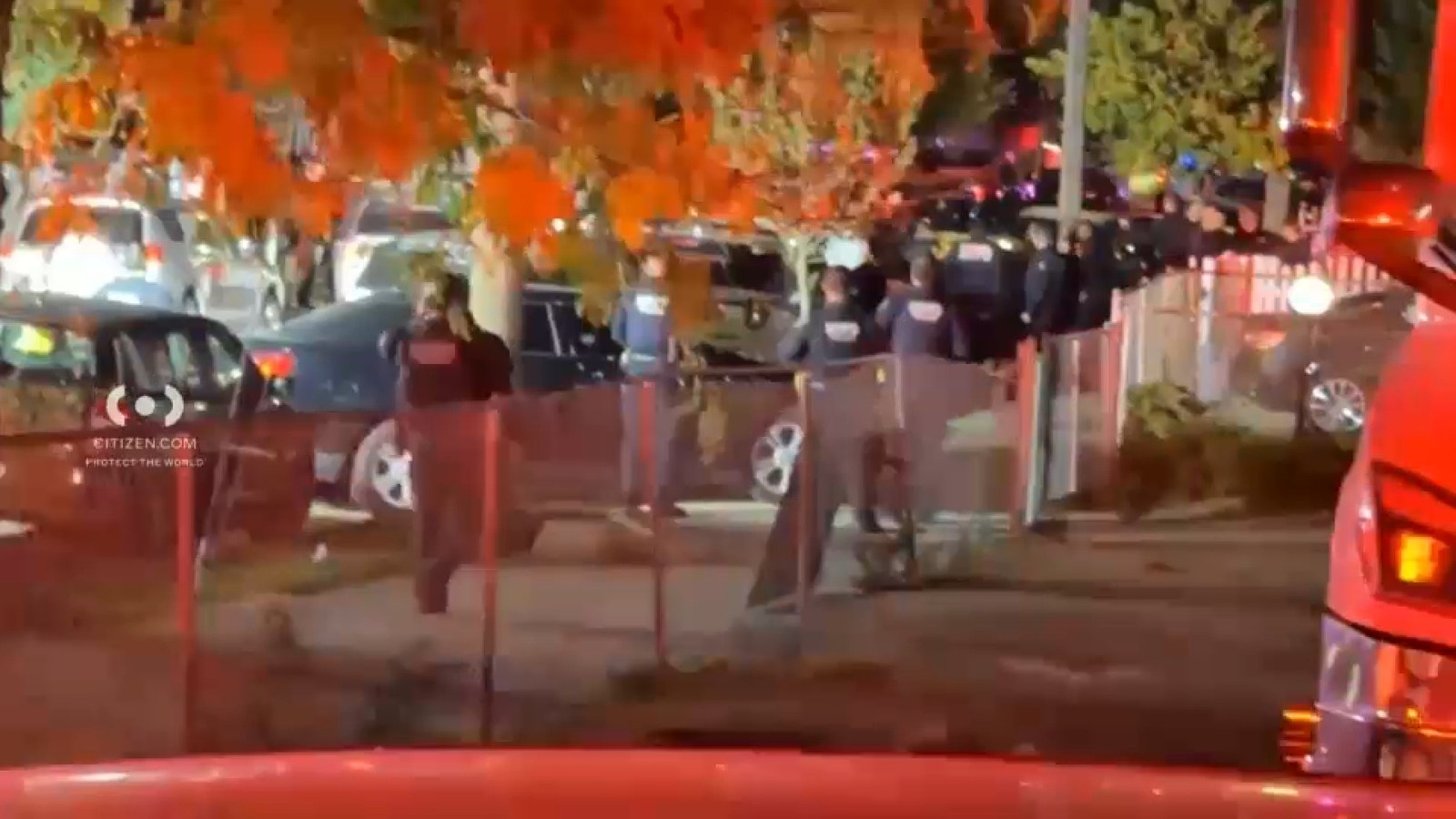 مصادر شرطية: ضابط يطلق النار أثناء الاستجابة لبلاغ عن طعن عدة أشخاص في كوينز