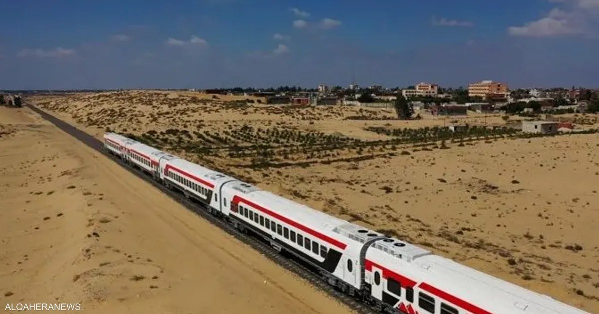 بدء تركيب قضبان السكك الحديدية في العريش بمصر ضمن ممر العريش–طابا