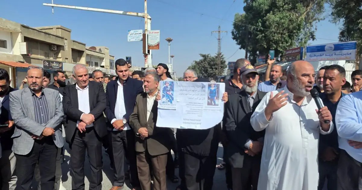 قصف إسرائيلي في سوريا واحتجاجات تطالب بالإفراج عن محتجزين