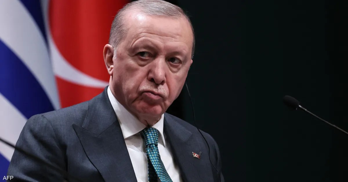 تقارير عن إقالة مستشار لأردوغان في تركيا بعد انتقاده حظر الحجاب بأذربيجان