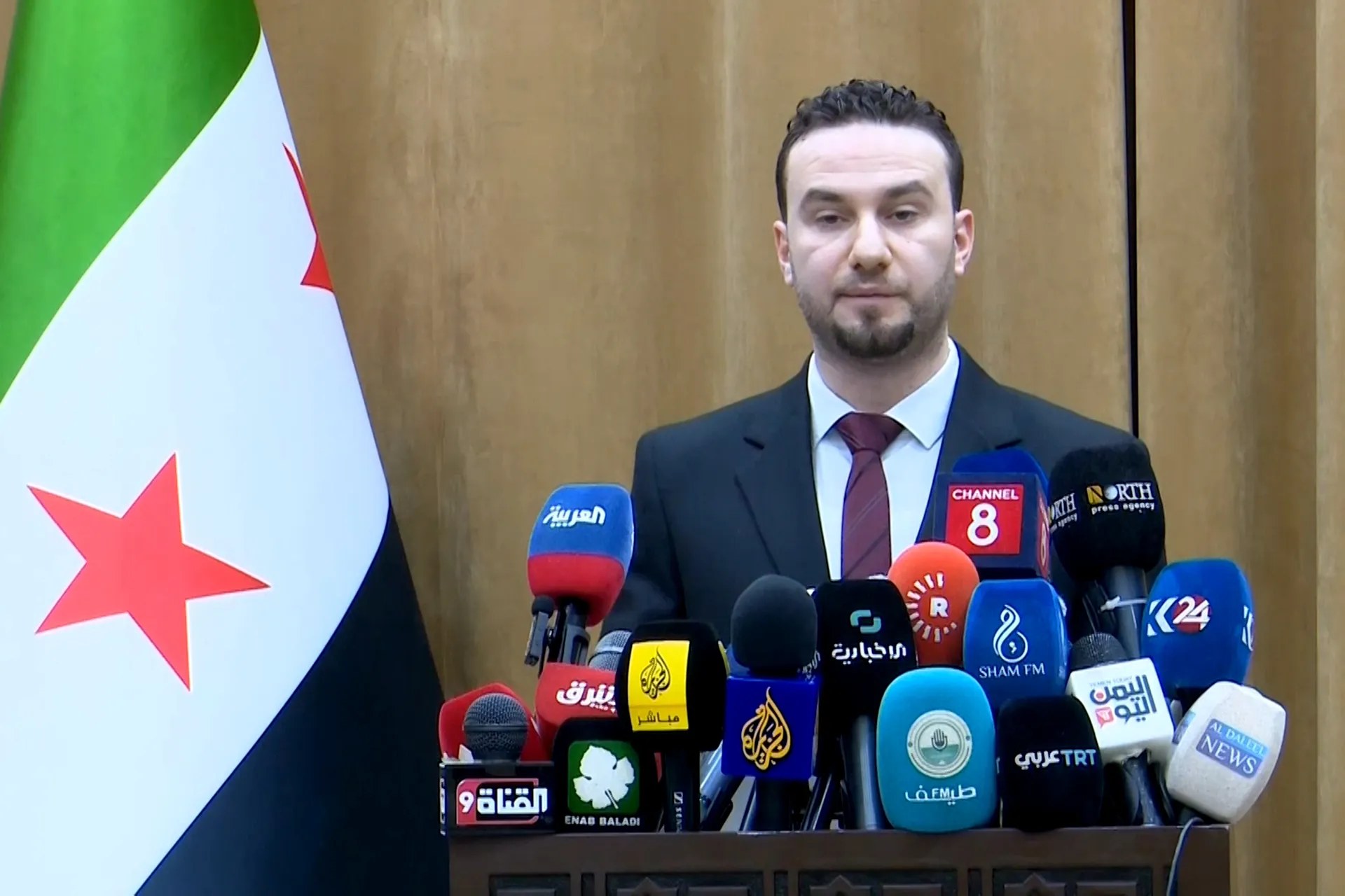 سوريا تعلن توقيف ابن عم بشار الأسد وضباط ومسؤولين سابقين في حمص