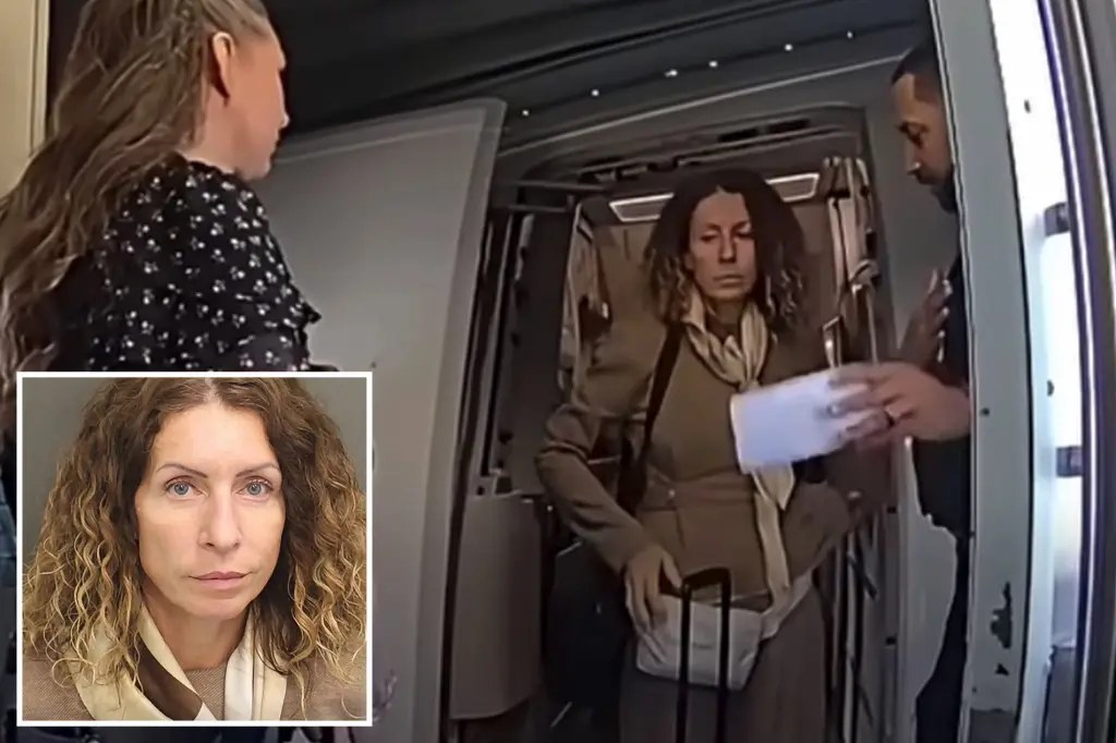 اعتقال أم في كيسيمي بولاية فلوريدا بعد العثور على أطفالها الأربعة دون إشراف
