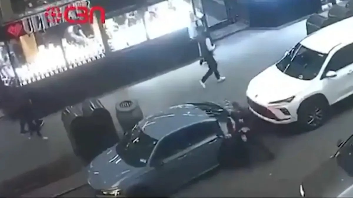 اتهامات اتحادية بجرائم كراهية لامرأة متهمة بطعن رجلين بإبرة حقنة في مانهاتن
