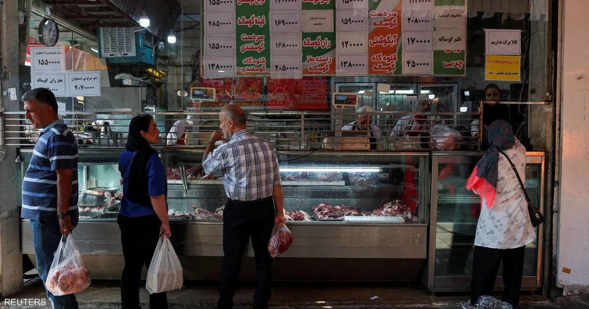 أسعار الغذاء والمشروبات ترتفع 121.8% في إيران خلال سبتمبر مقارنة بالعام السابق