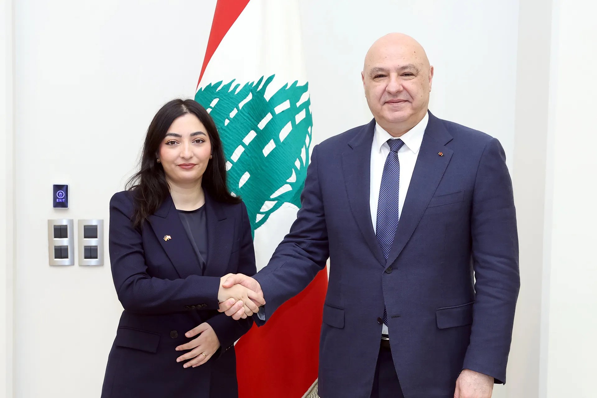 رئيس لبنان يدعو لوقف الاعتداءات الإسرائيلية ويؤكد أولوية التفاوض